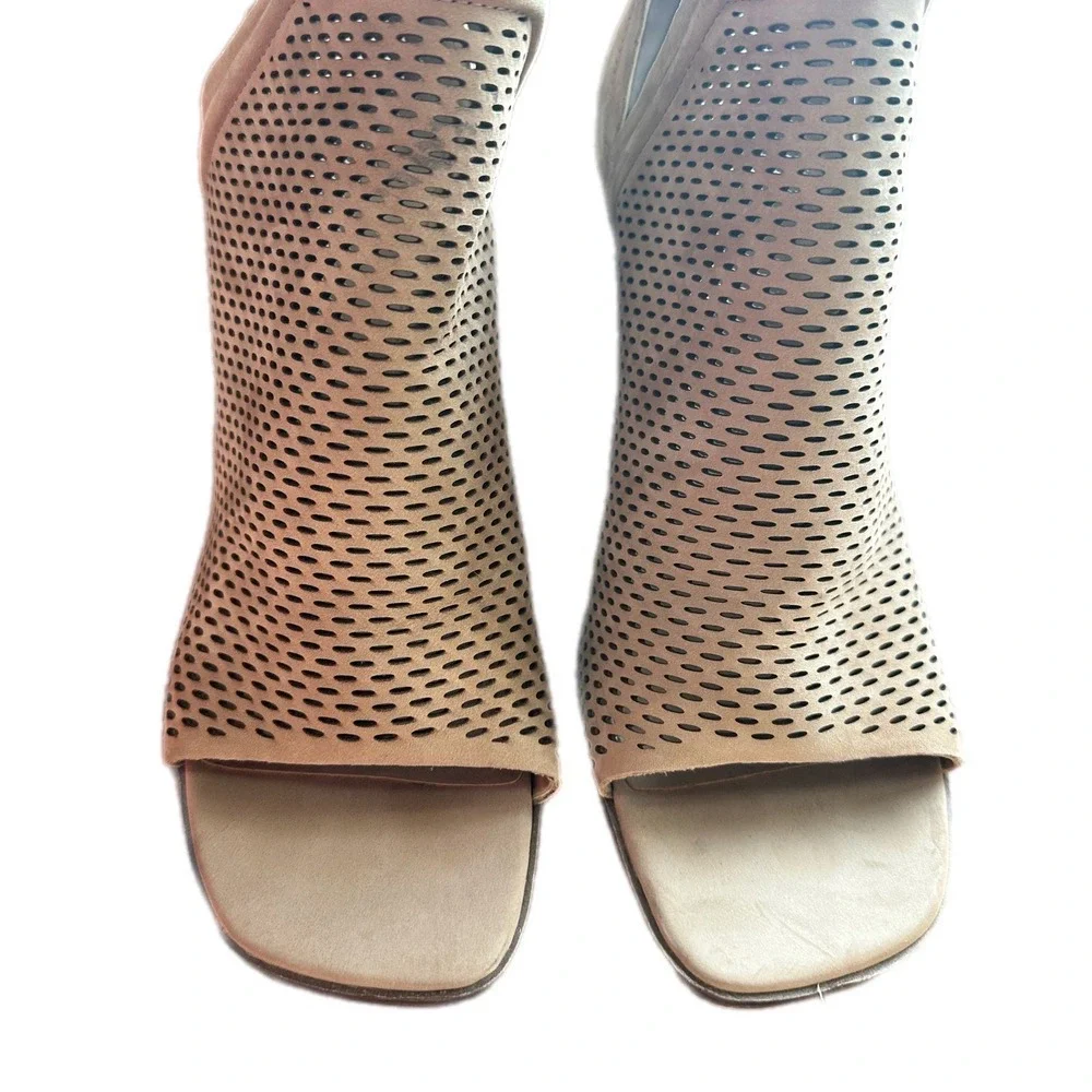 Vince‎ Camuto Katnina Perforated Peep Toe Booties Block Heel Taupe Size 11M